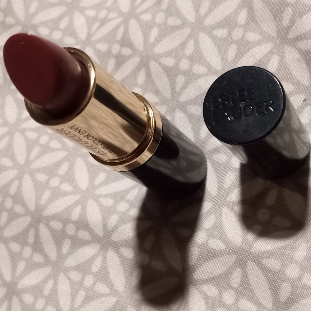 Estēe Lauder Pure Color Lipstick in Envy